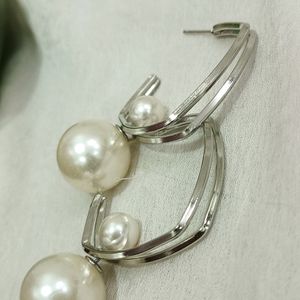 (₹90)Pearl Earrings