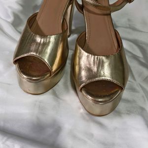 GOLD BLOCK HEELS