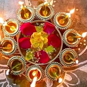 Urli Diya With 10 Candle Free