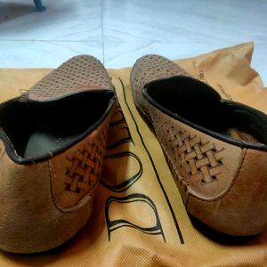 Perfect Leather Mojari