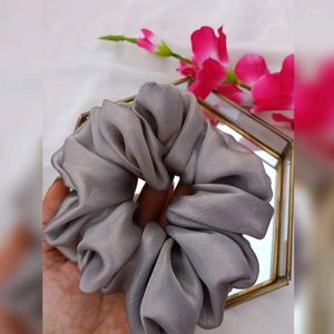 Satin Silk Scrunchies 🩷🩶