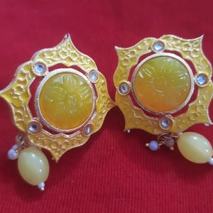 Kundan Earing Studs.. YELLOW COLOR