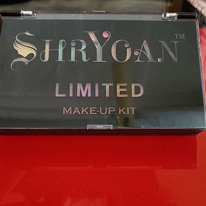 Shryoan Makeup Kit