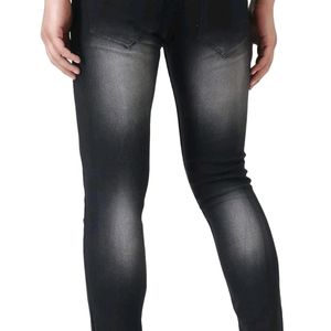 MATERIAL: The EditLook denim jeans are crafted wit