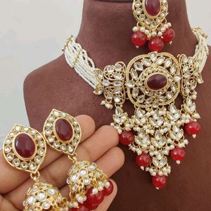 Necklace Set With Earrings And Tika