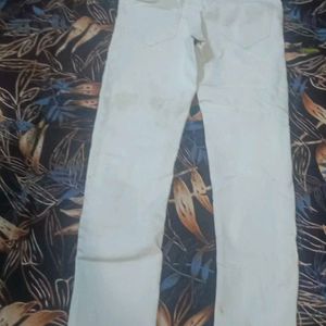 Im Selling A White Damaged Stylish Jeans