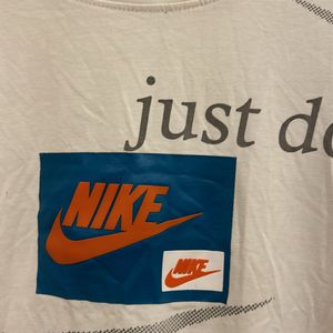 Nike Tshirt (L)