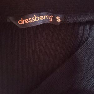 Dressberry V neck black fitted pullover/top