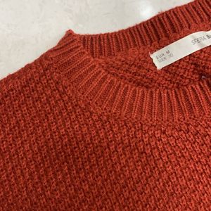 Rust coloured sweatshirt for winter