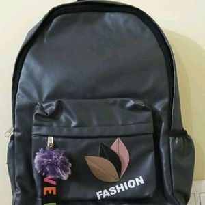 I'm Selling A Stylish Back Pack For Girls