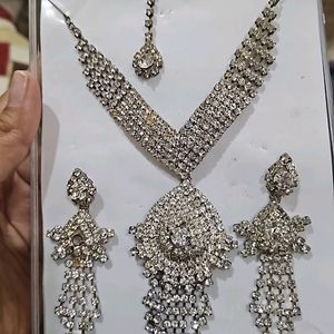 Heavy Diamond Set With Long Earrings