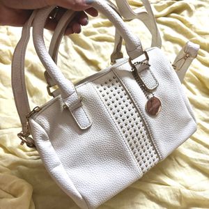 Lino Perros White Hand bag