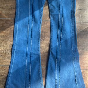 Bootcut Denim 👖 Jeans - Medium