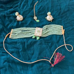 Green Crystal Mutlistranded necklace
