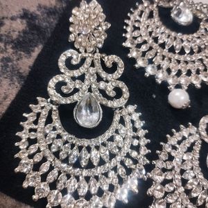 Shining Diamond Finishing Maang Teeka And Earring