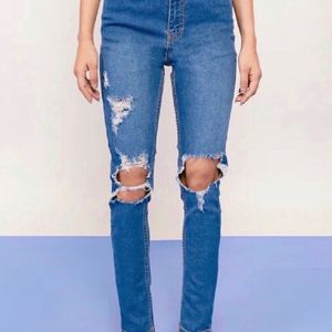 Distressed skinny jeans