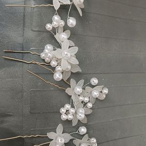 White Beutiful Flower Hair Moti Clips