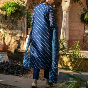 Women Navy Blue Kurta Pant Set