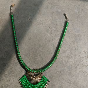 Green Neckpiece To Be Worn With Saree