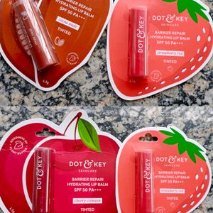 Dot & Key Barrier Repair Hydrating Lip Balm SPF 50 |