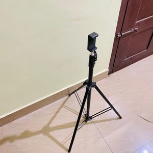 Lightweight And Portable 7 Feet Stand