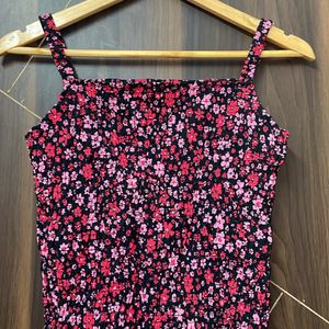 Strectable Cutsleeves Floral Top