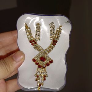 Beautiful Necklace With Earrings