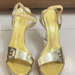 New Metro Golden Heel