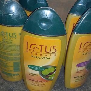 Lotus Kera Veda ( Hennapura/amlapura) Shampoo..