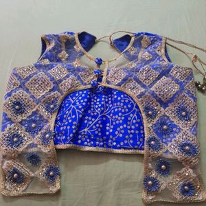 Gagara Blouse With Unique Style