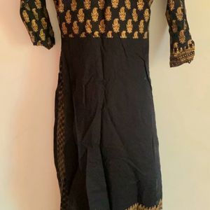 Amazing Full Length Black Gown With Golden Print