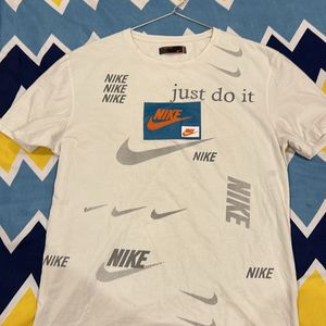 Nike Tshirt (L)