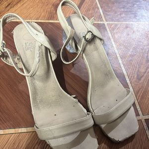 Damages Nude Heels With Transparent Heel