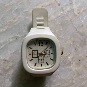 Analog Wrist Watch (White Colour)