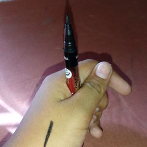 Eyeliner With Pink Magic Lipstick.