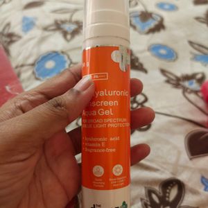 Derma Co 1% Hyaluronic Acid Sunscreen Gel