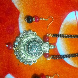 Latest Mangalsutra With Black And Red Pearl Wit