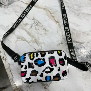 FOREVER YOUNG SLING BAG