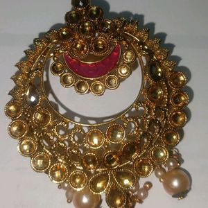 Golden Earrings With Pink Diamonds