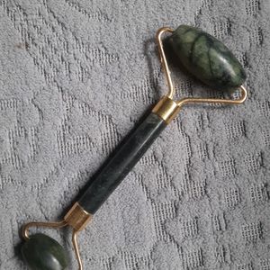 Jade Roller And Gua Sha Set