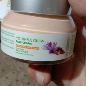 Organic Harvest Youthful Glow Face Cream..Age Redu