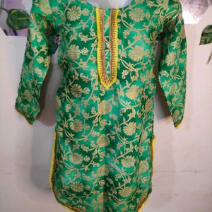 SHORT BANARASI KURTI FOR HALDI/MEHANDI 💛💚