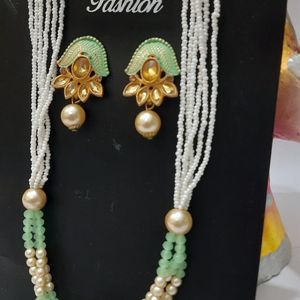 Women Neckpieac With Earings