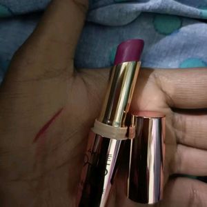 Lakme 9TO5 Primer matte Bullet Lipstick.