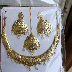 Jewellery Necklace With Earrings And Mang Tika