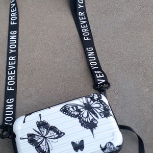 White And Black Butterfly Print Slingbag 👜