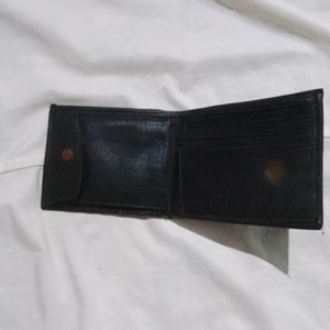 Stylish Men's Leather Wallet - Gently Used