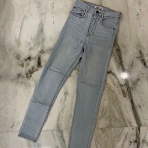 Price Drop 🌷ZARA TRF High Waist Jeans Size Euro34