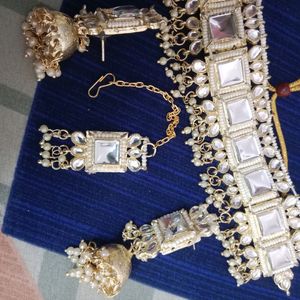 Necklace Set With Mangtika