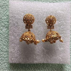 Golden Set With Earrings